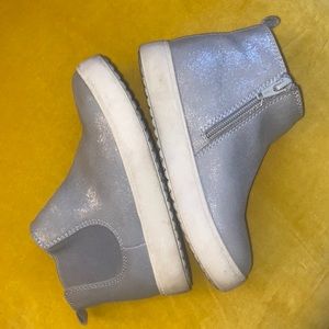 Cat & Jack Girls Silver/Gray Shoes Size 11